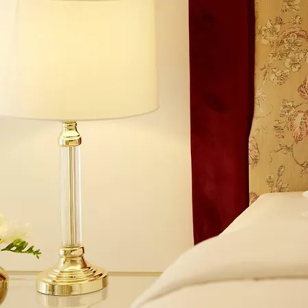 Old Town Luxury 'lady' *
