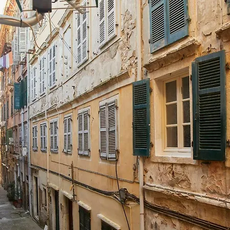 Old Town Luxury 'lady' *